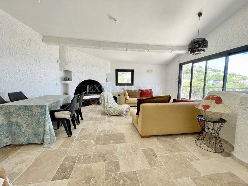 villa à vendre avec piscine et vue mer aux Issambres