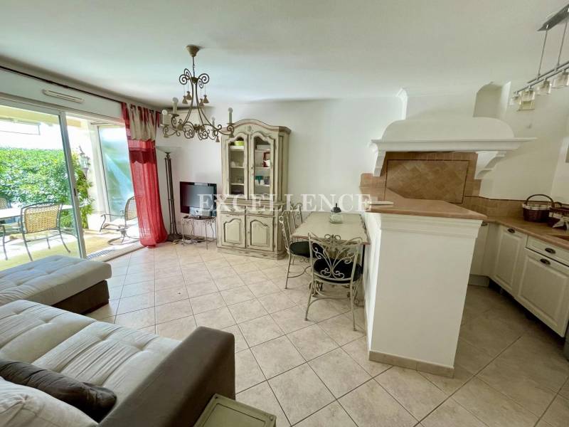 En vente beau 2 pièces avec jardin à Ste Maxime