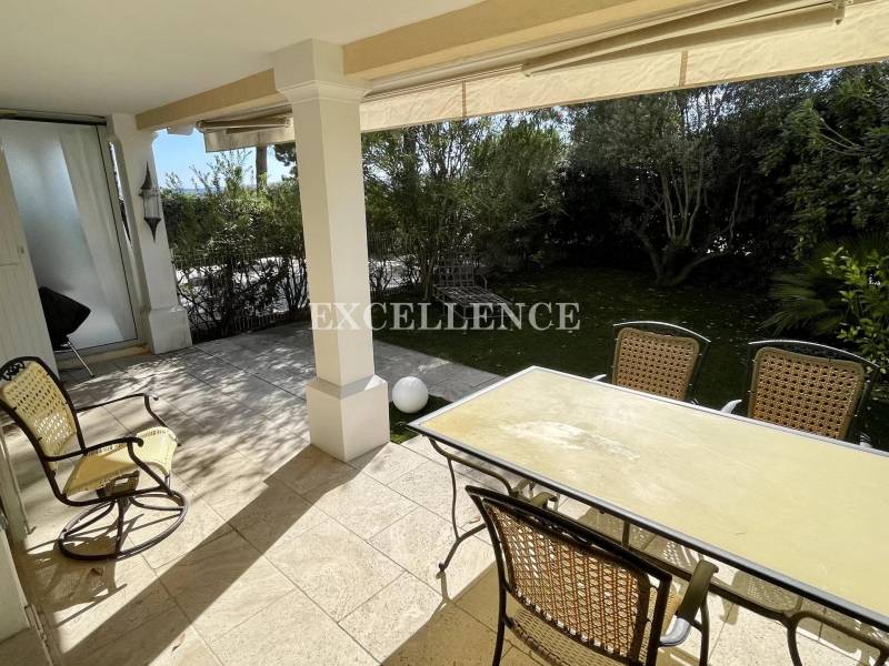 Agréable 2 pièces dans résidence avec piscine à vendre à Ste Maxime