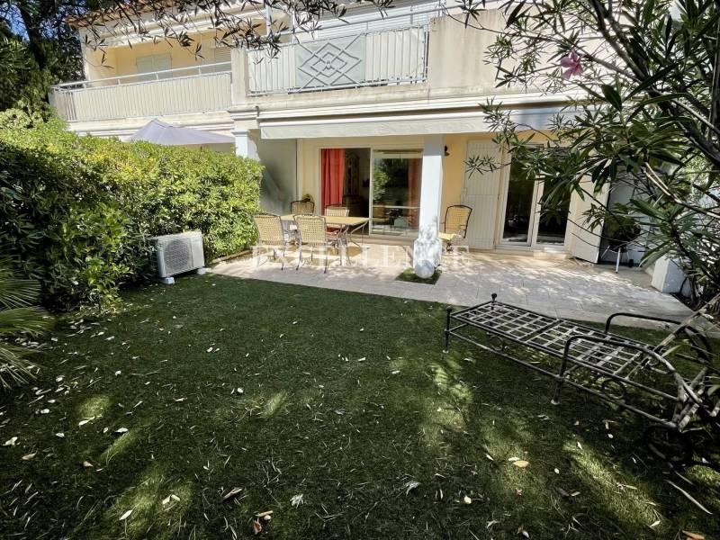 En vente appartement avec terrasse et jardin à Ste Maxime