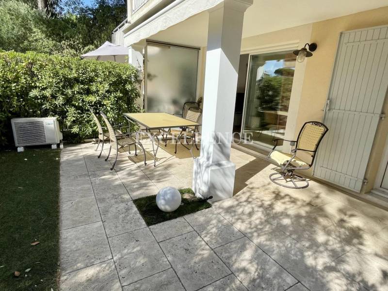 Appartement avec terrasse dans résidence sécurisée à vendre à Ste Maxime
