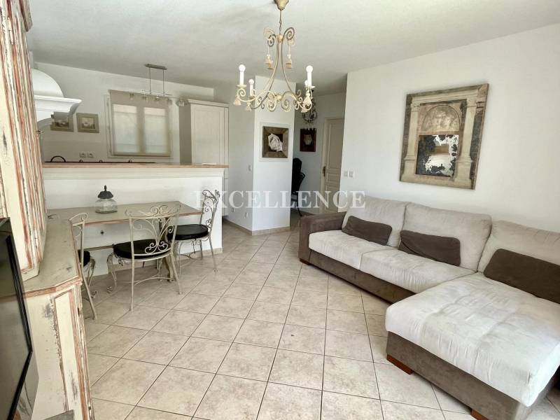 2 pièces bien agencé avec terrasse et jardin à vendre à Ste Maxime