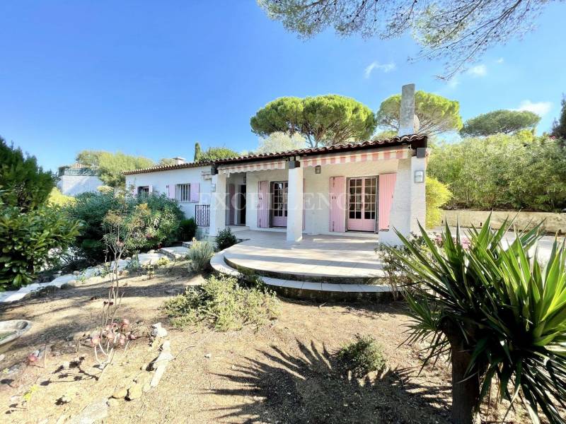En vente villa 4 pièces avec vue dégagée sur Ste Maxime