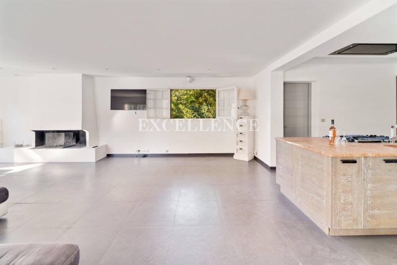 Villa 8 pièces à vendre dans quartier résidentiel de St Raphaël