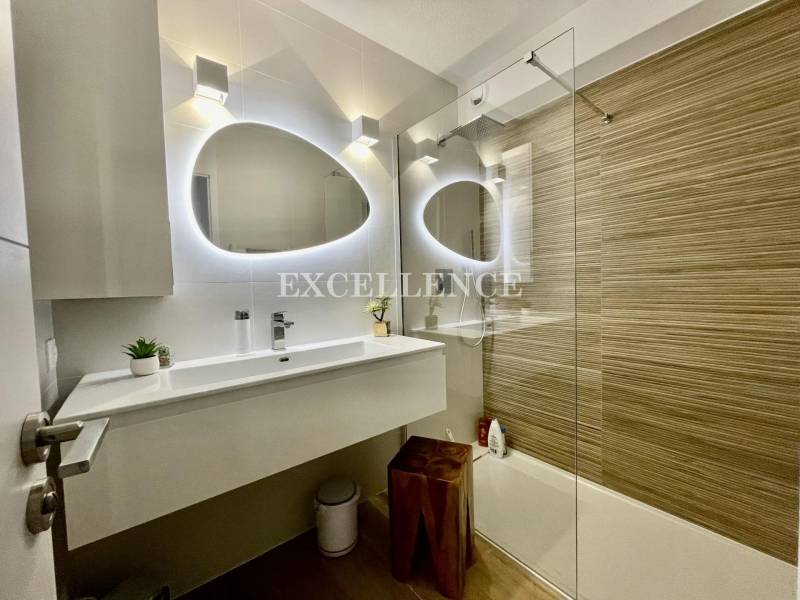 Appartement 2 pièces avec vue mer dans résidence avec piscine à vendre à Ste Maxime