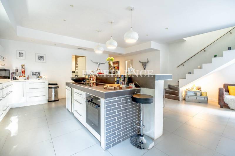 En vente villa 4 chambres en suite et jardin sur Ste Maxime