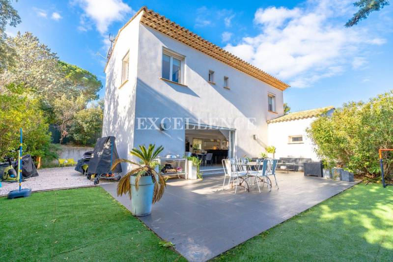 Villa 5 pièces à vendre proche du centre de Sainte Maxime