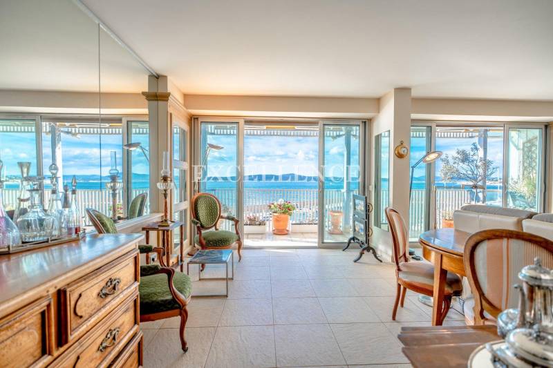 Vente 3 pièces vue mer avec parking Golfe de Saint Tropez