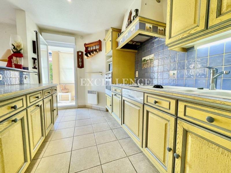 Bel appartement avec 3 chambres, cave et double garage à vendre à Ste Maxime