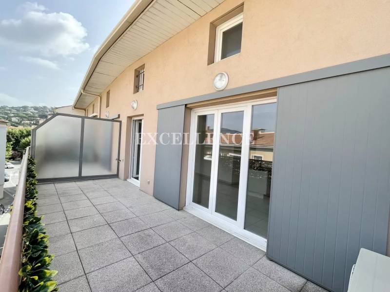 En vente appartement moderne et lumineux au centre-ville de Ste Maxime
