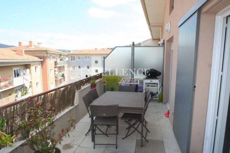 Duplex avec terrasse et parking privatif à vendre sur Ste Maxime