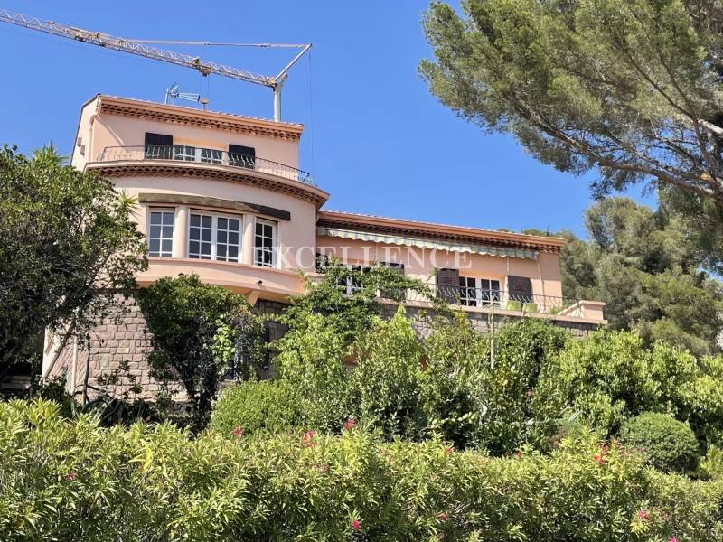 Villa avec vue mer panoramique à vendre à proximité des plages aux Issambres
