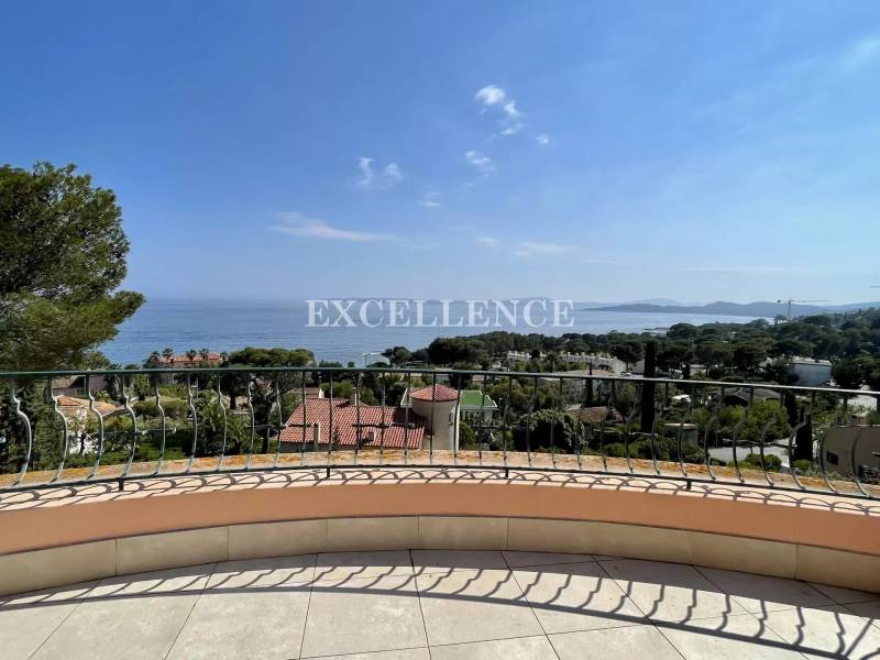 Magnifique vue mer pour cette villa 5 chambres à vendre aux Issambres