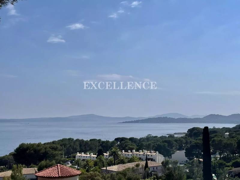 Charmante villa sur 3 niveaux avec vue mer à vendre aux Issambres