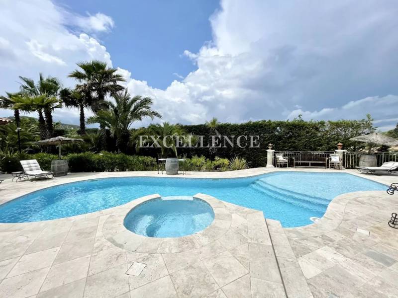 Magnifique villa avec vue dégagée à vendre au Plan de la Tour