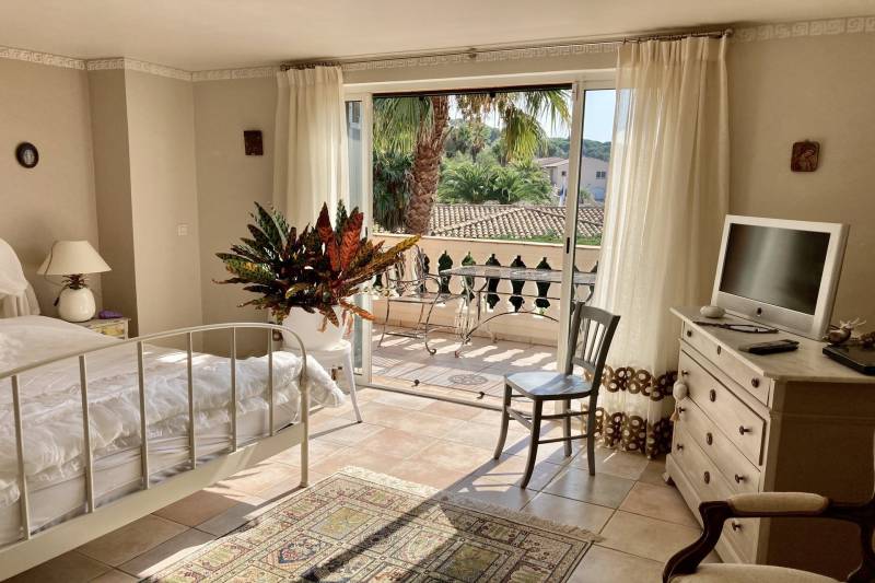 Villa 4 chambres avec piscine et 2 garages à Sainte Maxime La Croisette 